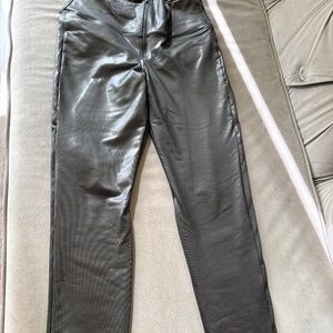 Black leggings that are like Spanks or skims